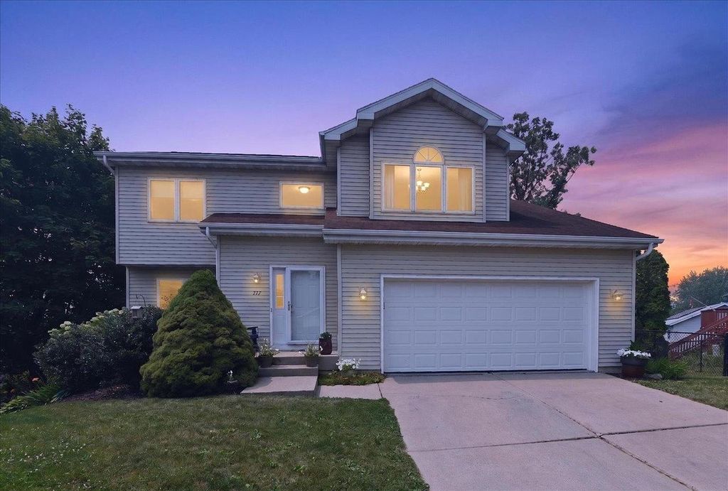 Photo of 717 Diving Hawk TRAIL, Madison, WI 53713 (MLS # 2028355)