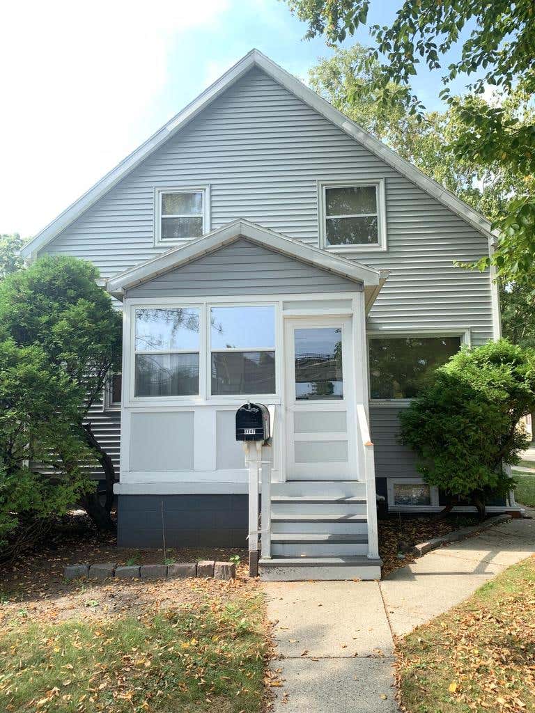 Photo of 3747 S Arctic AVENUE, Saint Francis, WI 53235 (MLS # 1973217)