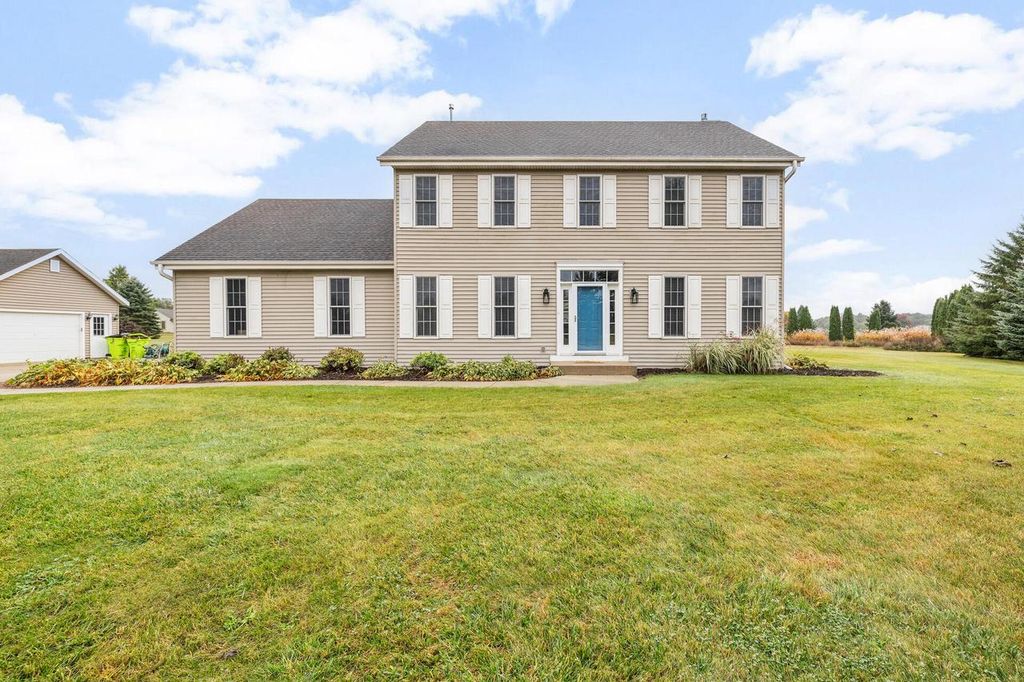 Photo of 788 Black Squirrel COURT, Hubertus, WI 53033 (MLS # 1939246)