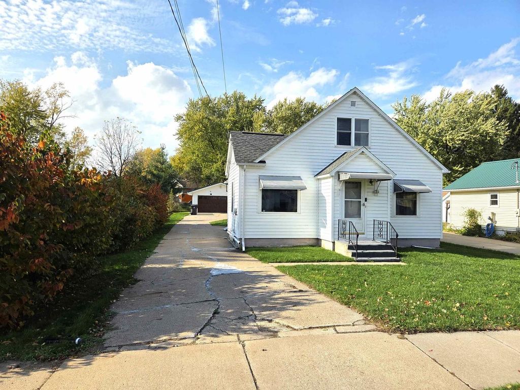 Photo of 604 N Chestnut AVENUE, Marshfield, WI 54449 (MLS # 22505028)