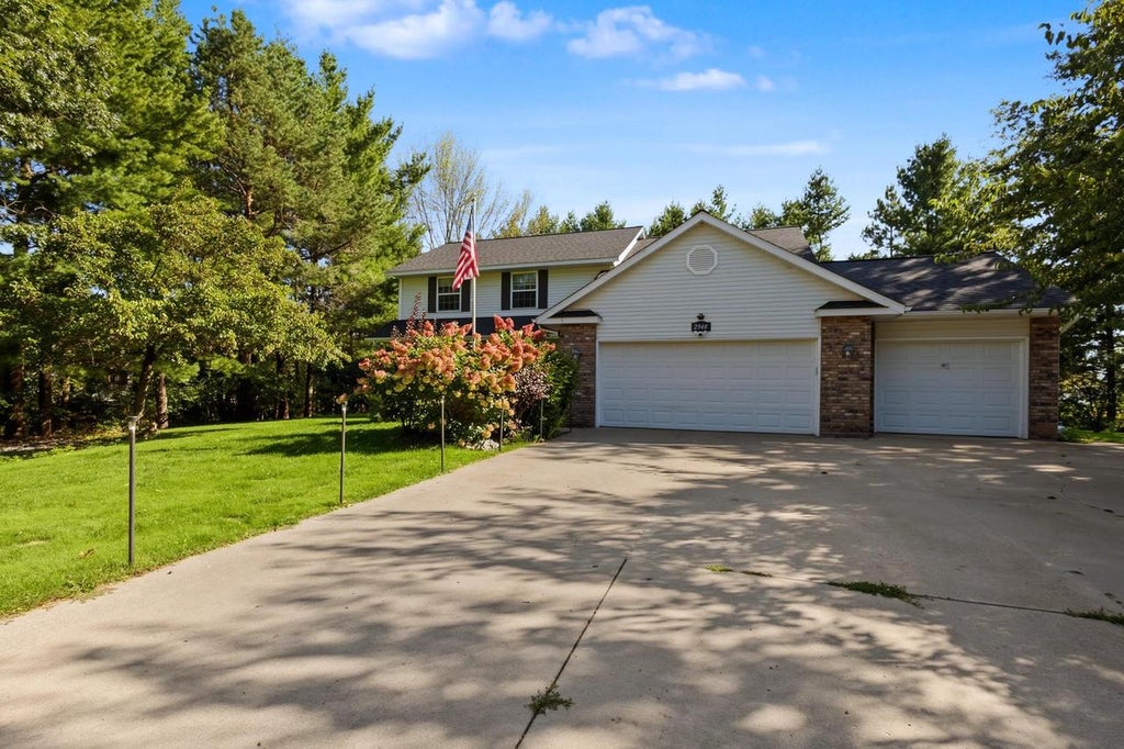 Photo of 2340 Ok Bluff CIRCLE, Plover, WI 54467 (MLS # 22604748)
