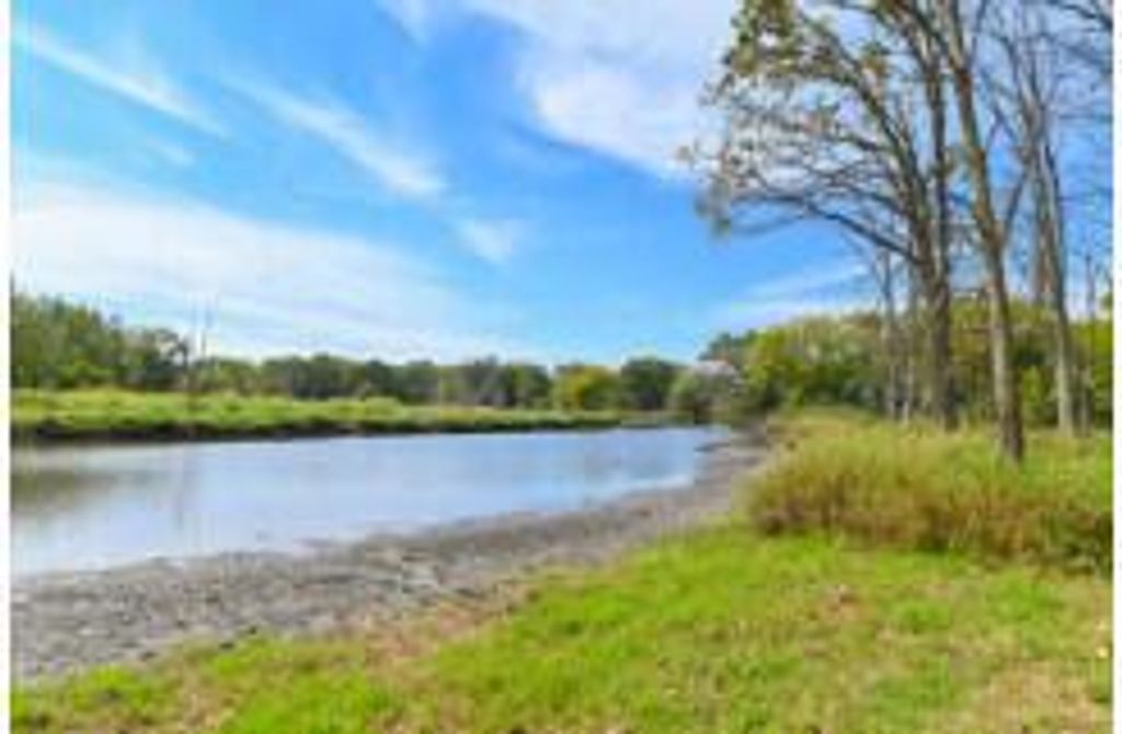 Photo of N19W22081 Fox View COURT #2B, Waukesha, WI 53186 (MLS # 1946160)