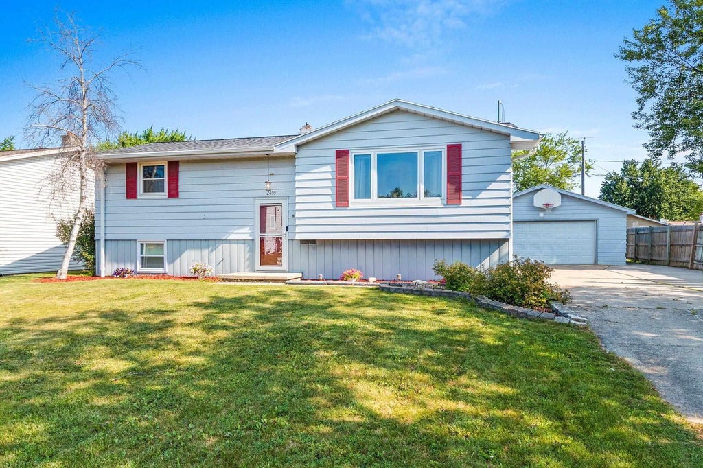 Photo of 2459 Robinson AVENUE, Green Bay, WI 54311 (MLS # 50329912)
