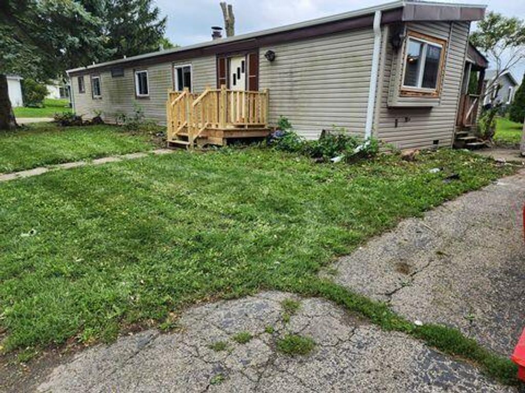 Photo of 815 Eastown Manor Mnr, Elkhorn, WI 53121 (MLS # 1960501)