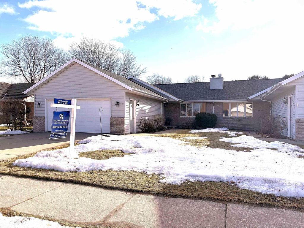 Photo of 925 Pleasantview AVENUE, Little Chute, WI 54140 (MLS # 50318052)