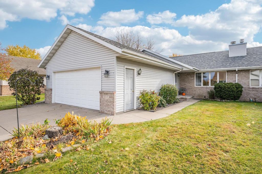 Photo of 925 Pleasantview AVENUE, Little Chute, WI 54140 (MLS # 50318052)