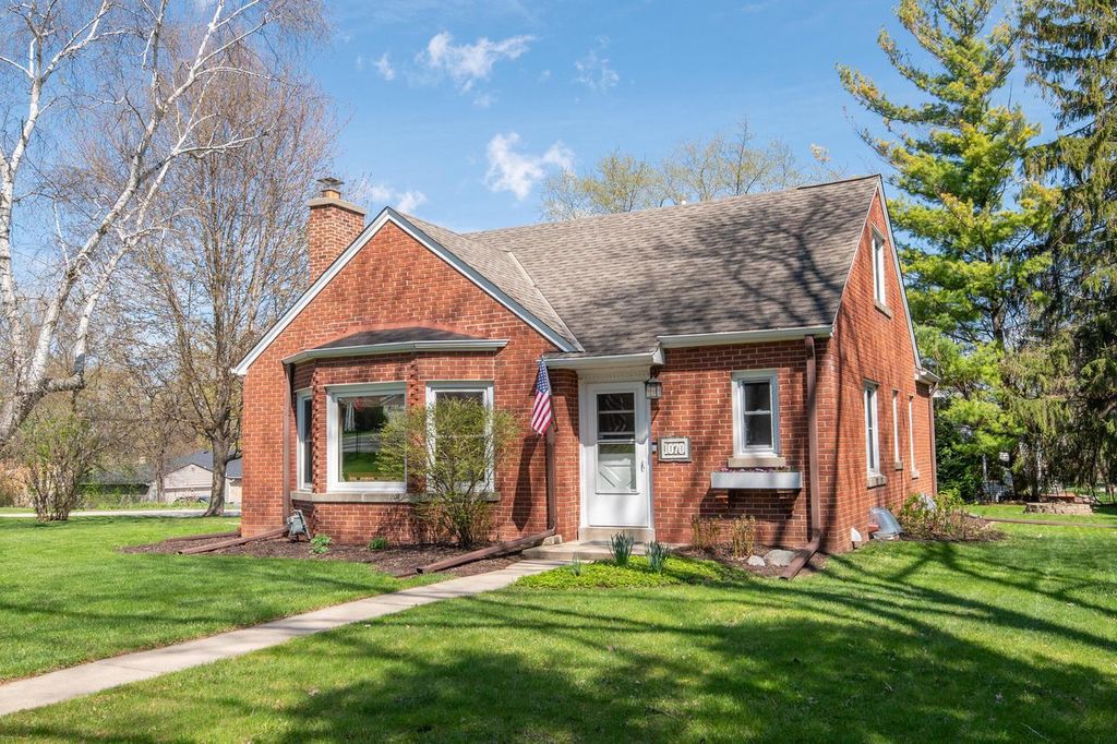 Photo of 1070 Wilson DRIVE, Brookfield, WI 53005 (MLS # 1958814)