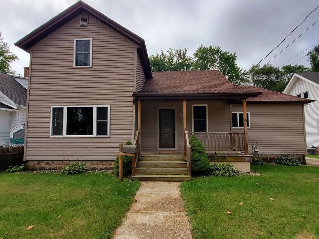 Photo of 97 8th STREET, Clintonville, WI 54929 (MLS # 50332214)
