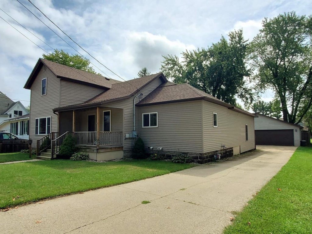 Photo of 97 8th STREET, Clintonville, WI 54929 (MLS # 50332214)