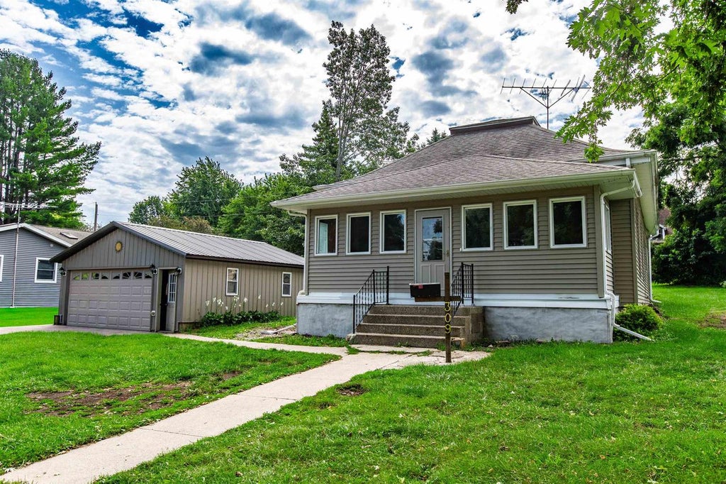 Photo of 309 E Chapel STREET, Dodgeville, WI 53533 (MLS # 2031954)