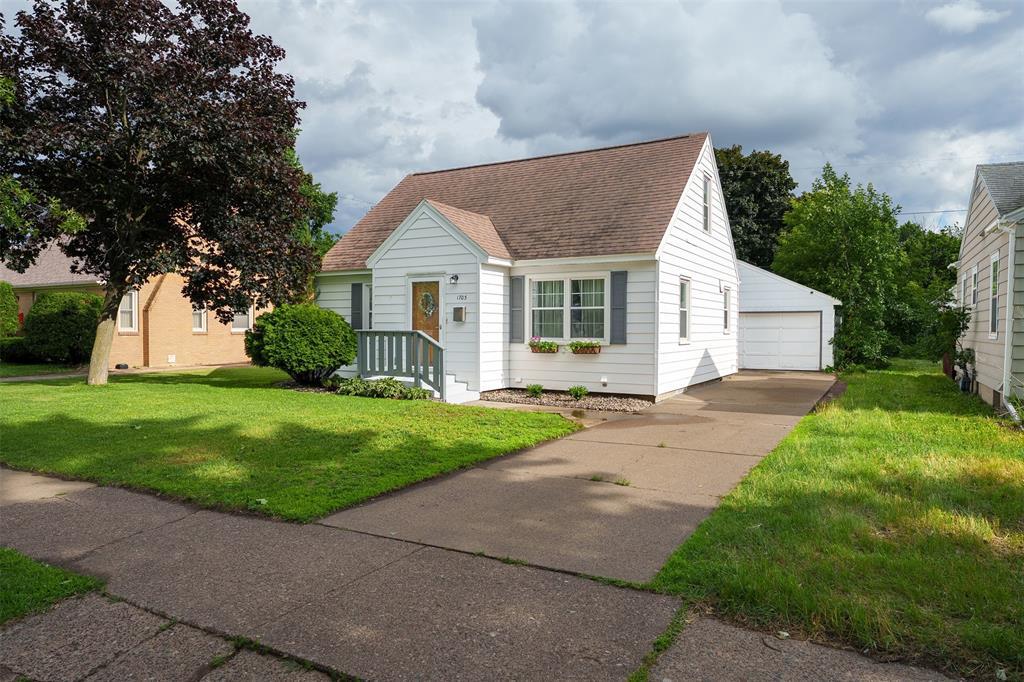 Photo of 1703 Lyndale AVENUE, Eau Claire, WI 54701 (MLS # 1602368)