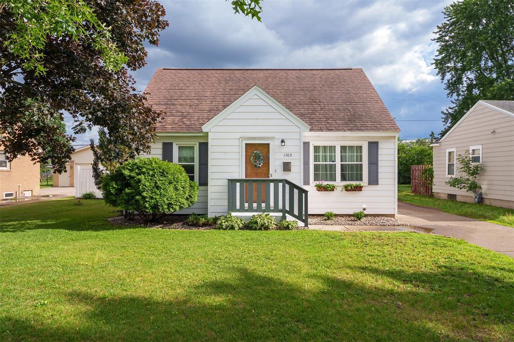 Photo of 1703 Lyndale AVENUE, Eau Claire, WI 54701 (MLS # 1602368)