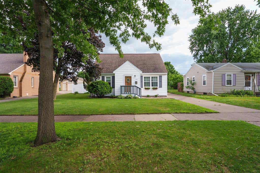 Photo of 1703 Lyndale AVENUE, Eau Claire, WI 54701 (MLS # 1602368)