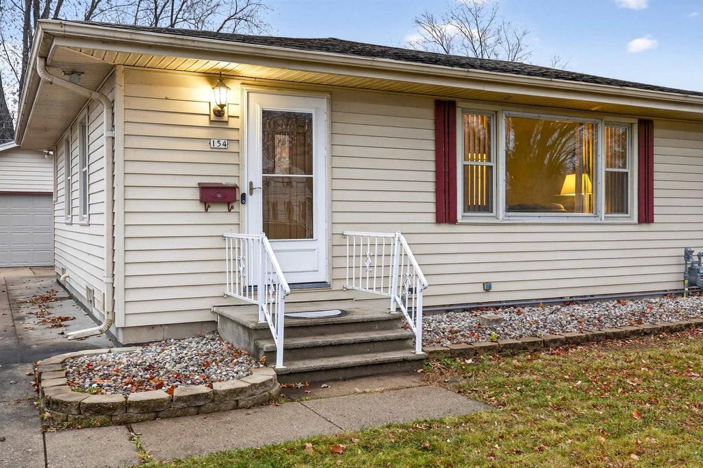 Photo of 154 N Lark STREET, Oshkosh, WI 54902 (MLS # 50318769)