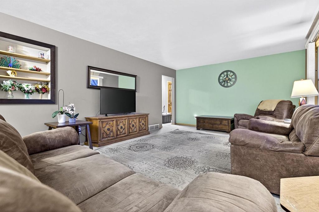 Photo of 154 N Lark STREET, Oshkosh, WI 54902 (MLS # 50318769)