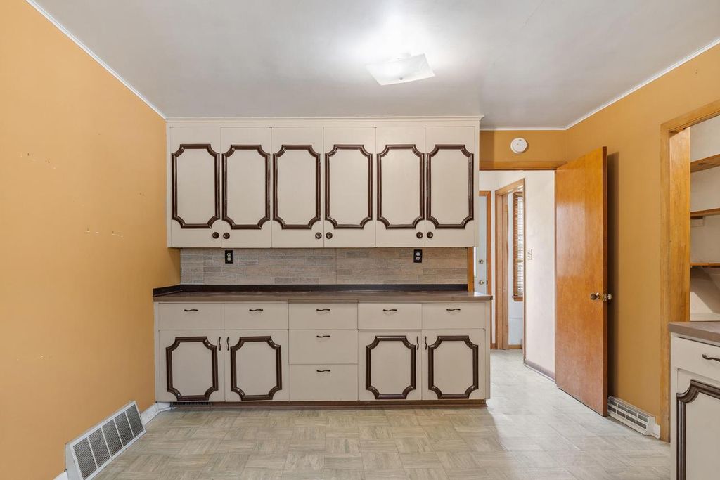 Photo of 1330 Mayflower AVENUE, Sheboygan, WI 53083 (MLS # 1943643)