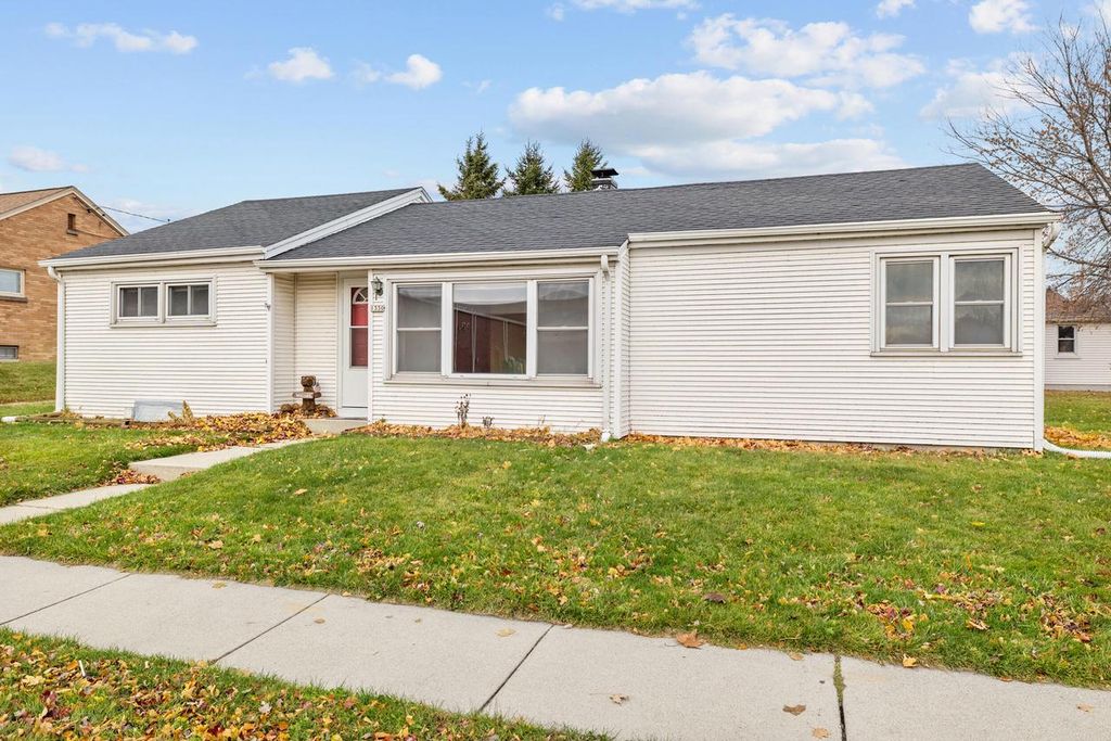Photo of 1330 Mayflower AVENUE, Sheboygan, WI 53083 (MLS # 1943643)