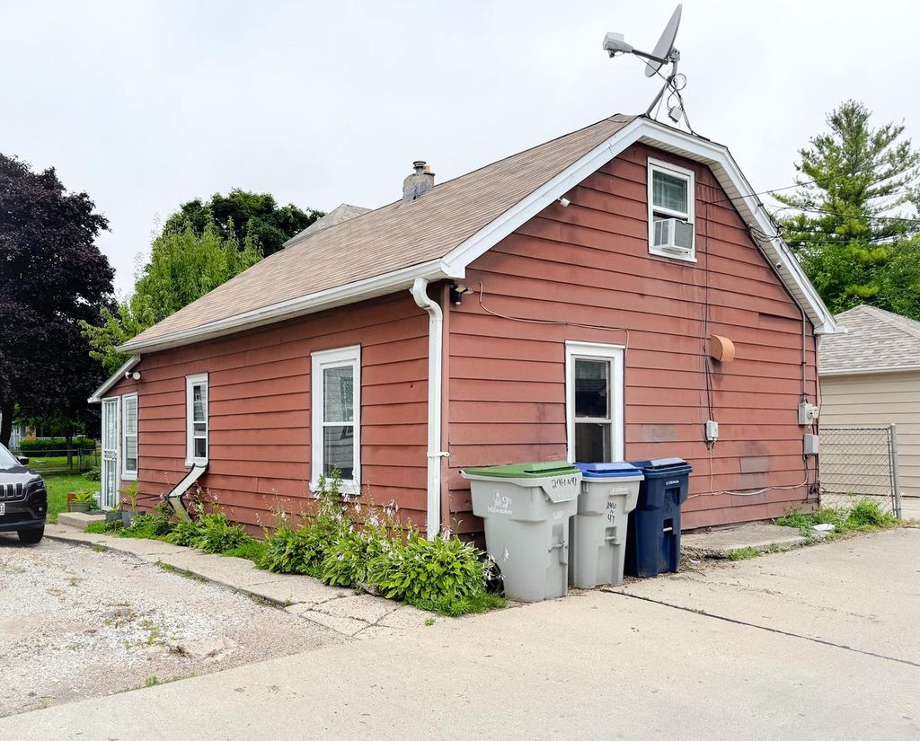 Photo of 2960 N 47th STREET, Milwaukee, WI 53210 (MLS # 1952027)