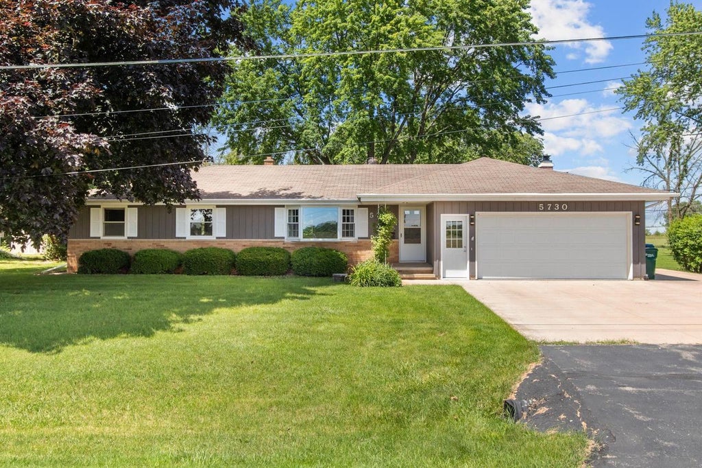 Photo of 5730 W Sandra DRIVE, Appleton, WI 54913 (MLS # 50327924)