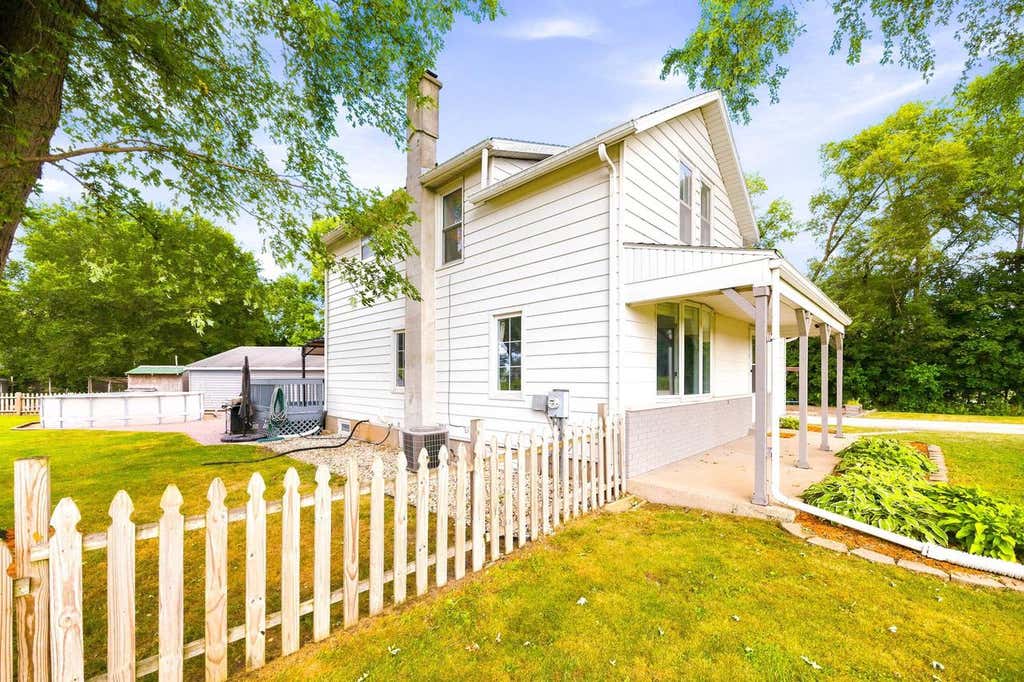 Photo of N1519 County Road K, Fort Atkinson, WI 53538 (MLS # 2028969)