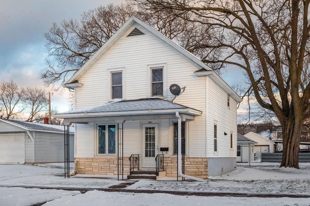 Photo of 2011 21st STREET SOUTH STREET S, La Crosse, WI 54601 (MLS # 1946154)