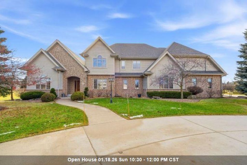 Photo of 876 Estate DRIVE, Fond Du Lac, WI 54935 (MLS # 50319541)