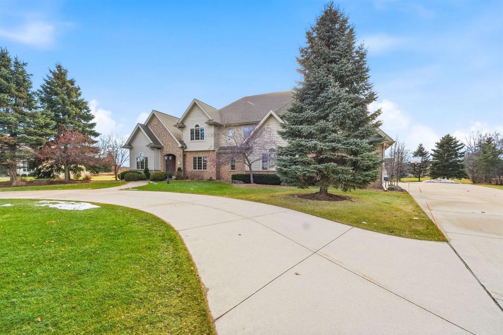 Photo of 876 Estate DRIVE, Fond Du Lac, WI 54935 (MLS # 50319541)