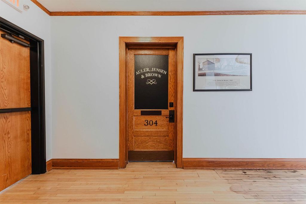 Photo of 105 Washington AVENUE #304, Oshkosh, WI 54901 (MLS # 50321581)