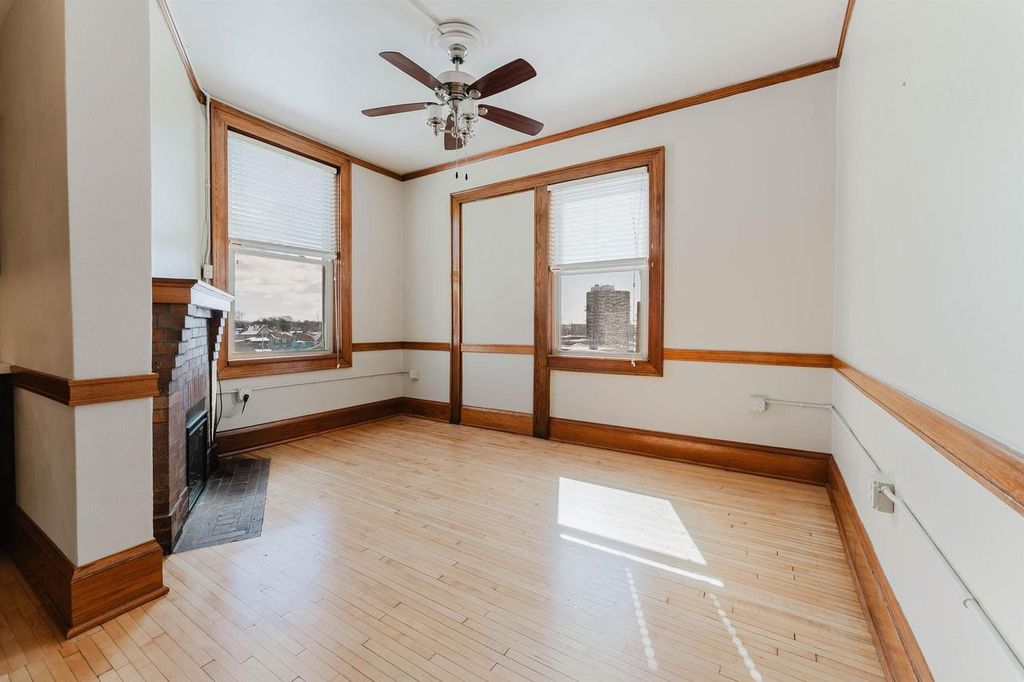 Photo of 105 Washington AVENUE #304, Oshkosh, WI 54901 (MLS # 50321581)