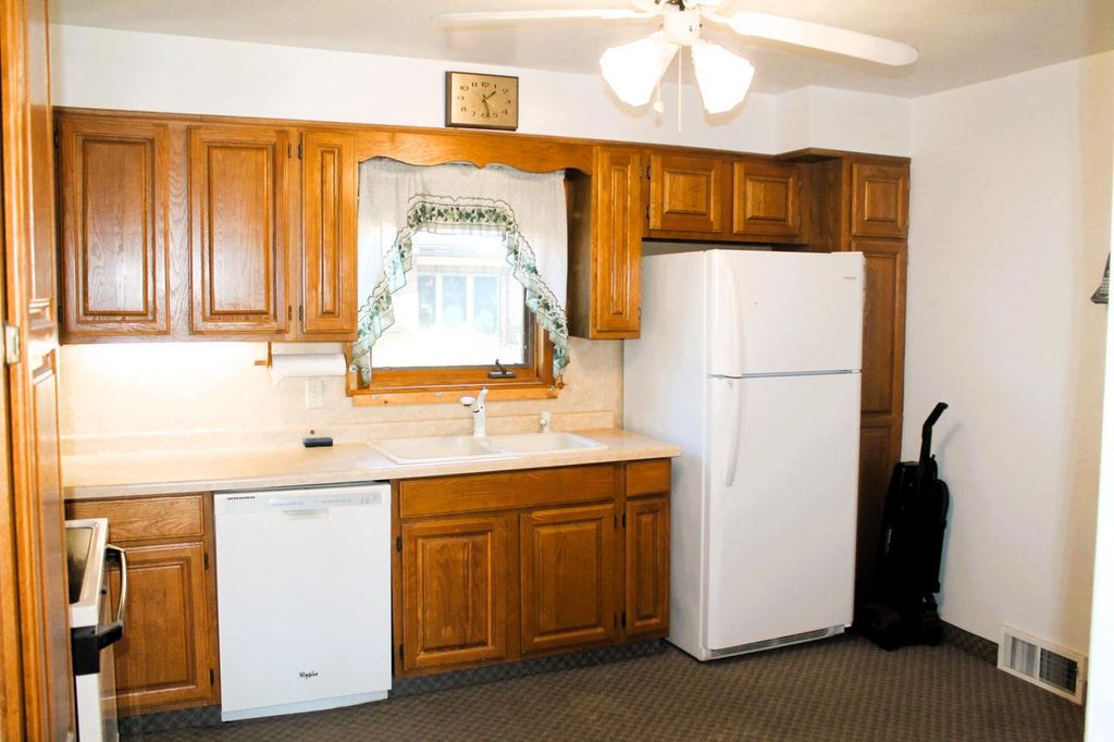Photo of 2924 South AVENUE, La Crosse, WI 54601 (MLS # 1940016)