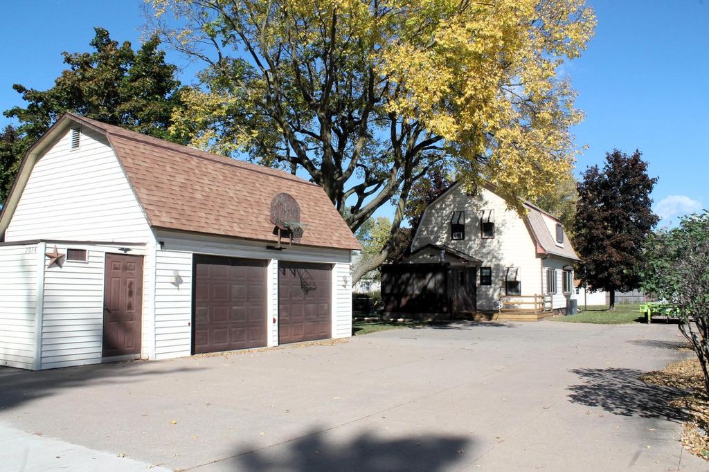 Photo of 2924 South AVENUE, La Crosse, WI 54601 (MLS # 1940016)