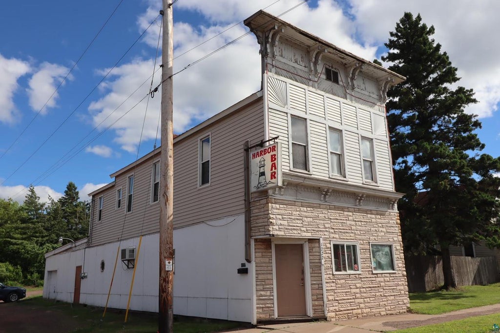 Photo of 1222 Lake Shore Dr E DR, Ashland, WI 54806 (MLS # 6126111)