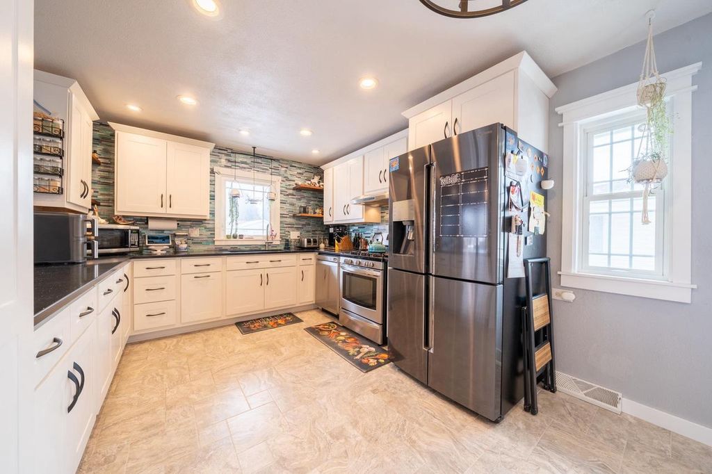 Photo of 1617 W 9th AVENUE, Oshkosh, WI 54902 (MLS # 50321599)