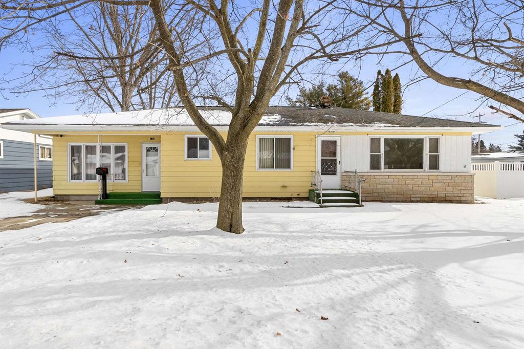 Photo of 124 N Wood AVENUE, Peshtigo, WI 54157 (MLS # 50321029)
