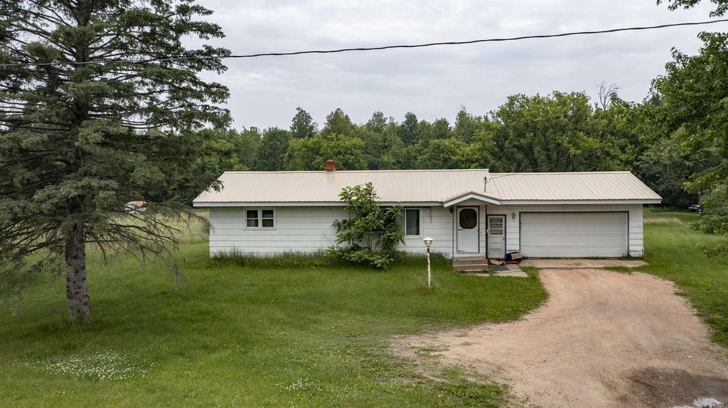 Photo of E1990 State Road 54, Waupaca, WI 54981 (MLS # 50322900)