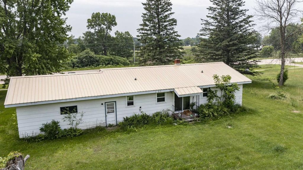 Photo of E1990 State Road 54, Waupaca, WI 54981 (MLS # 50322900)