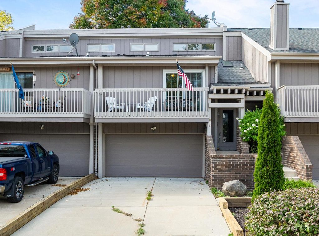 Photo of 814 Kendall LANE #3C, Lake Geneva, WI 53147 (MLS # 1938377)