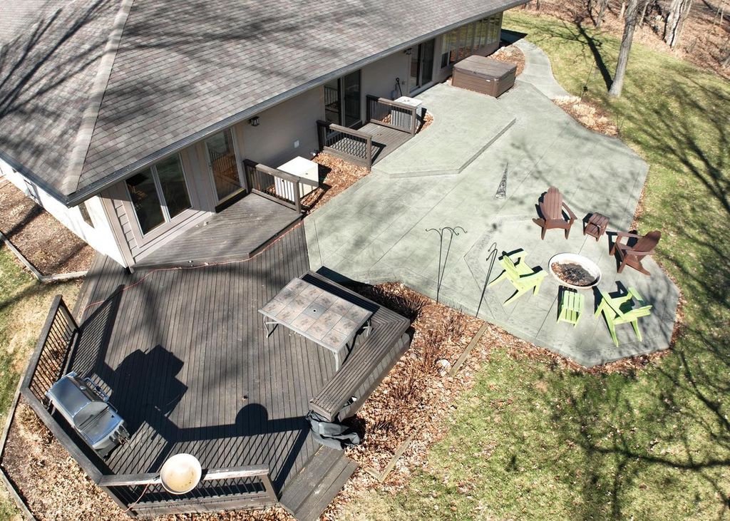 Photo of W307N6992 Club CIRCLE EAST CIRCLE E, Hartland, WI 53029 (MLS # 1952631)