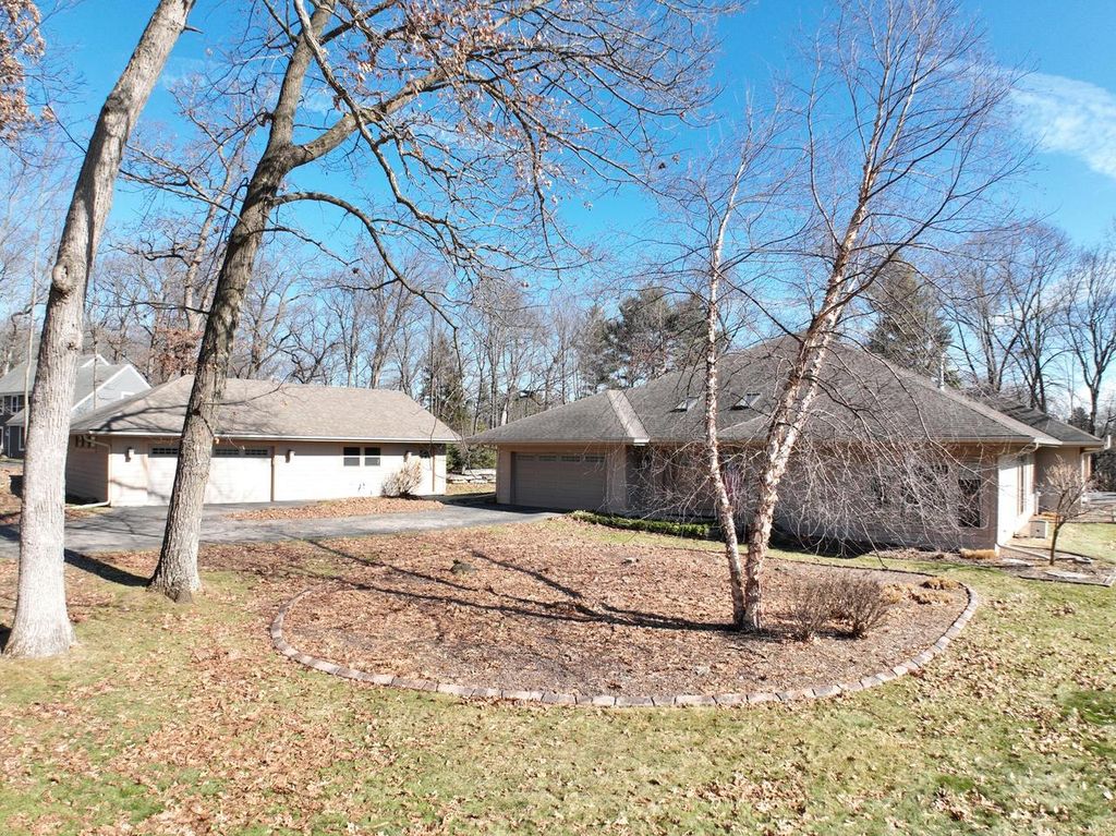 Photo of W307N6992 Club CIRCLE EAST CIRCLE E, Hartland, WI 53029 (MLS # 1952631)