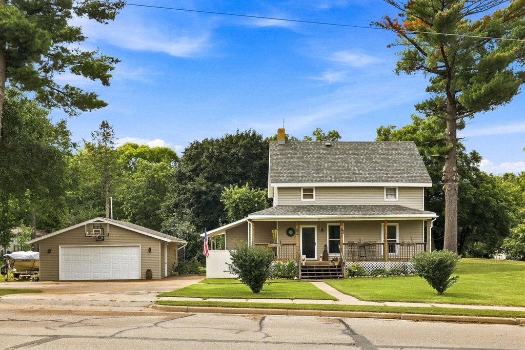 Photo of 501 S Pine STREET, Weyauwega, WI 54983 (MLS # 50332508)