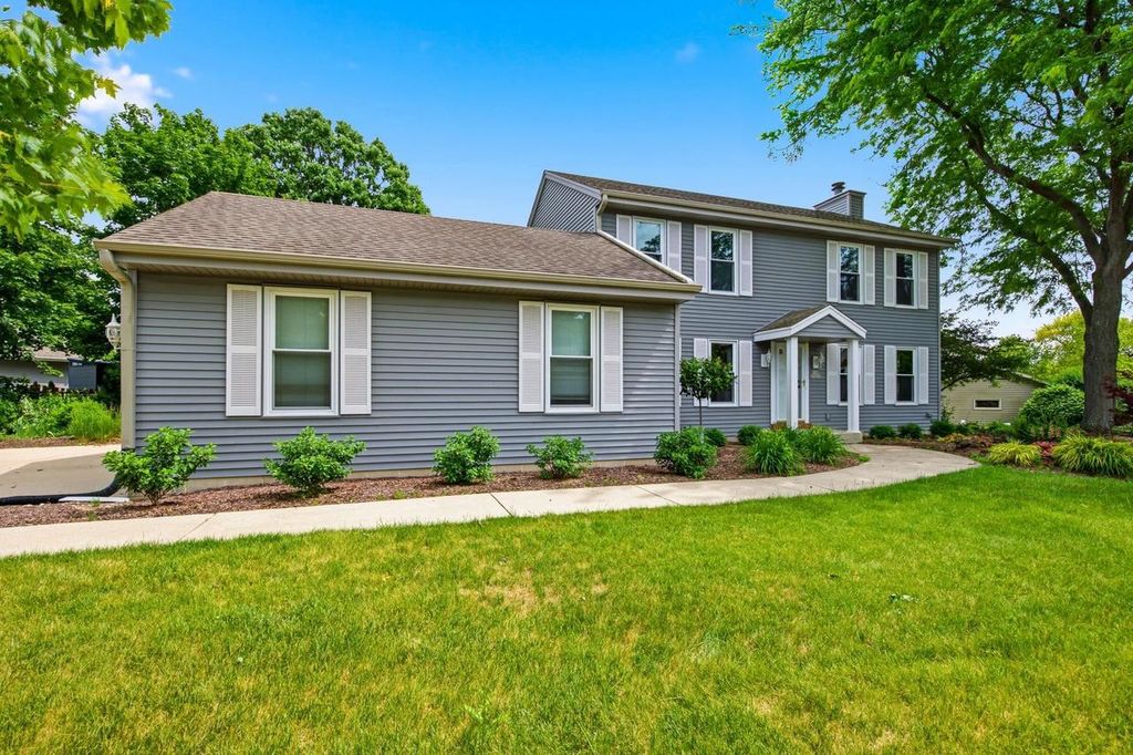 Photo of W169N10806 Redwood LANE, Germantown, WI 53022 (MLS # 2025444)