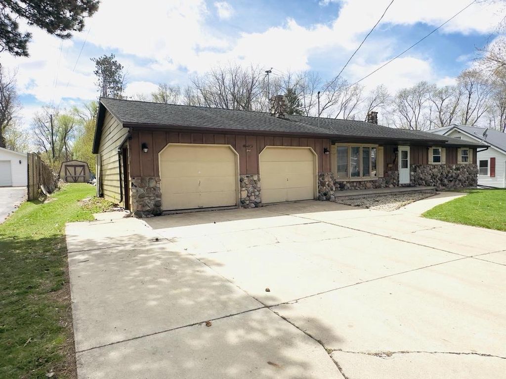 Photo of 1760 Oakdale AVENUE, Green Bay, WI 54302 (MLS # 50324761)