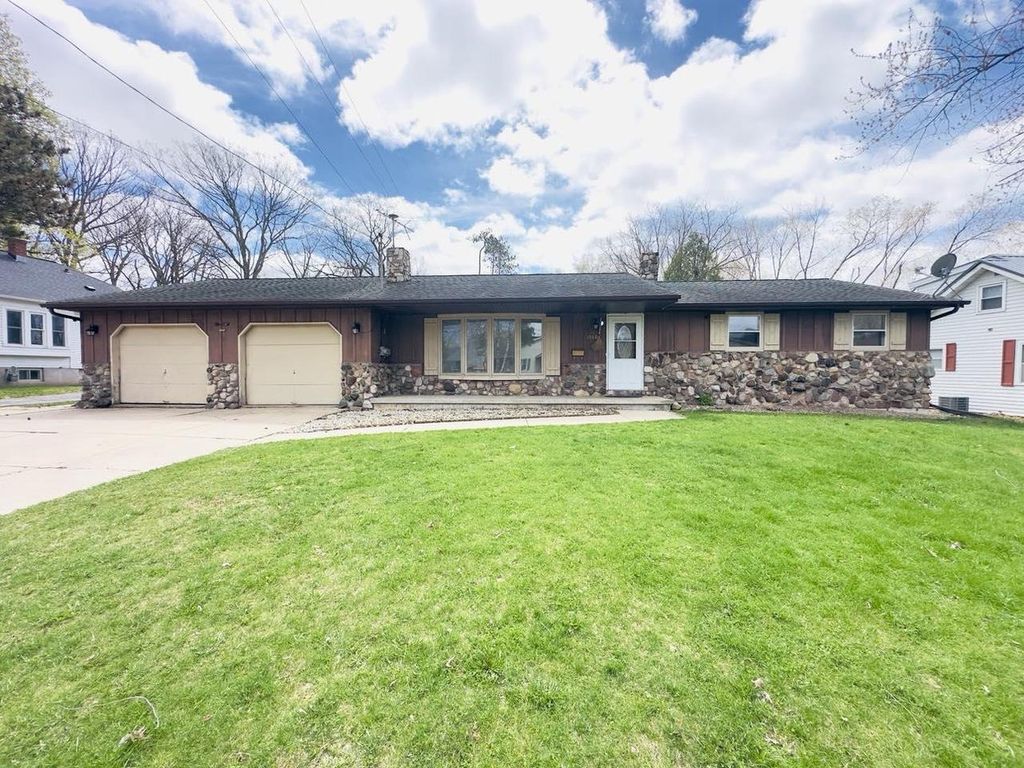 Photo of 1760 Oakdale AVENUE, Green Bay, WI 54302 (MLS # 50324761)