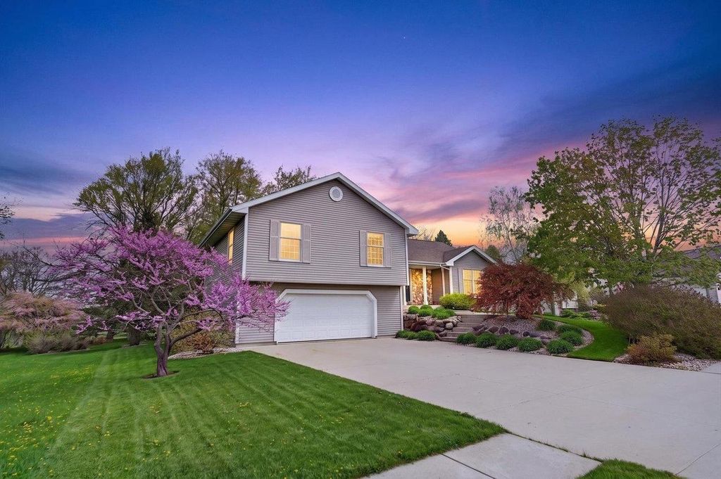 Photo of 717 Avalon ROAD, Columbus, WI 53925 (MLS # 2022121)