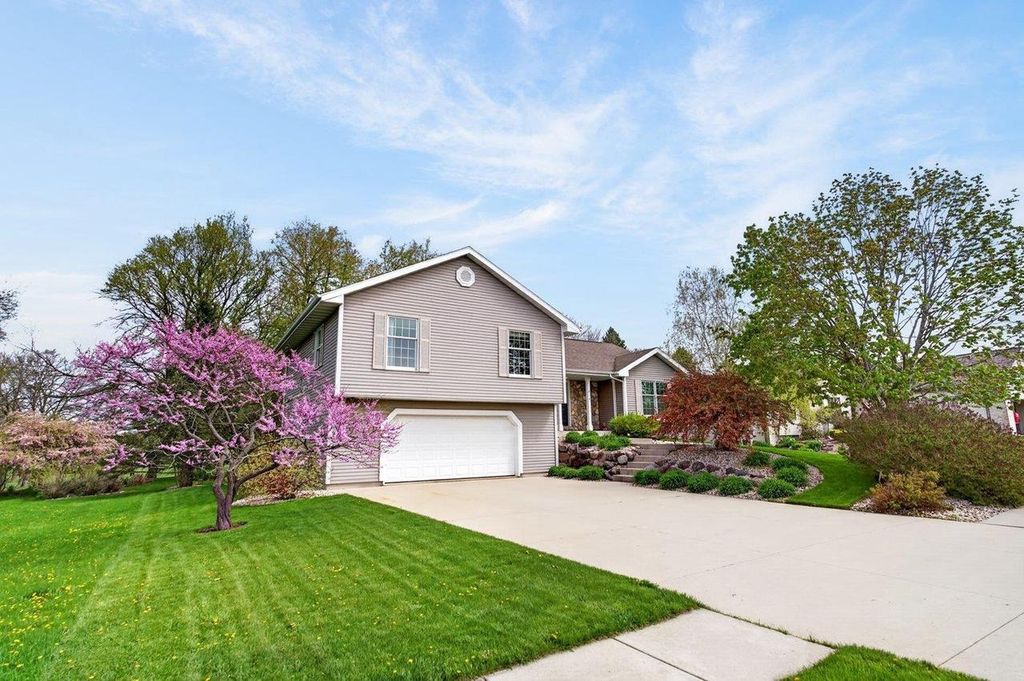 Photo of 717 Avalon ROAD, Columbus, WI 53925 (MLS # 2022121)