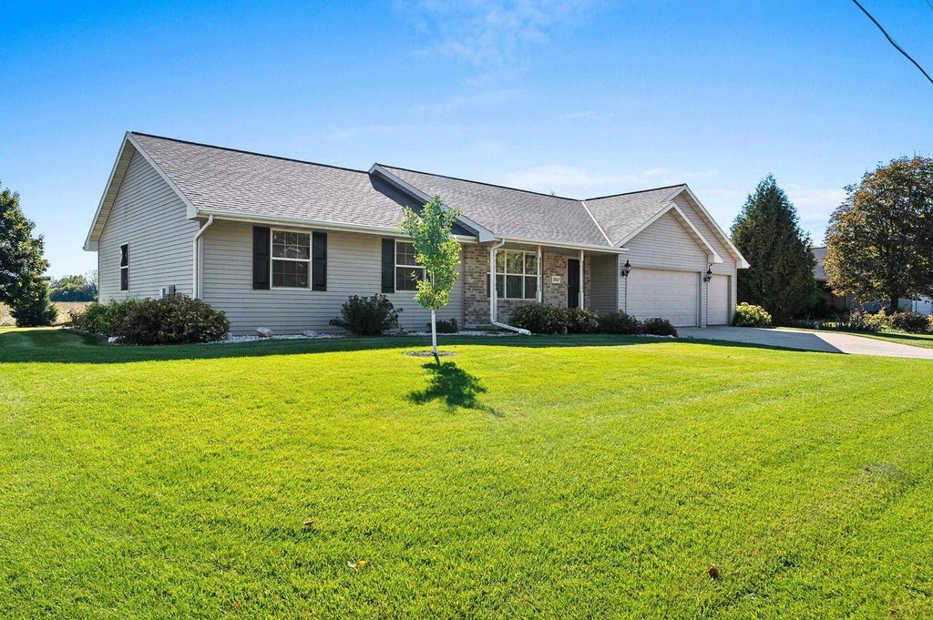 Photo of 2832 Bay Settlement ROAD, Green Bay, WI 54311 (MLS # 50333840)