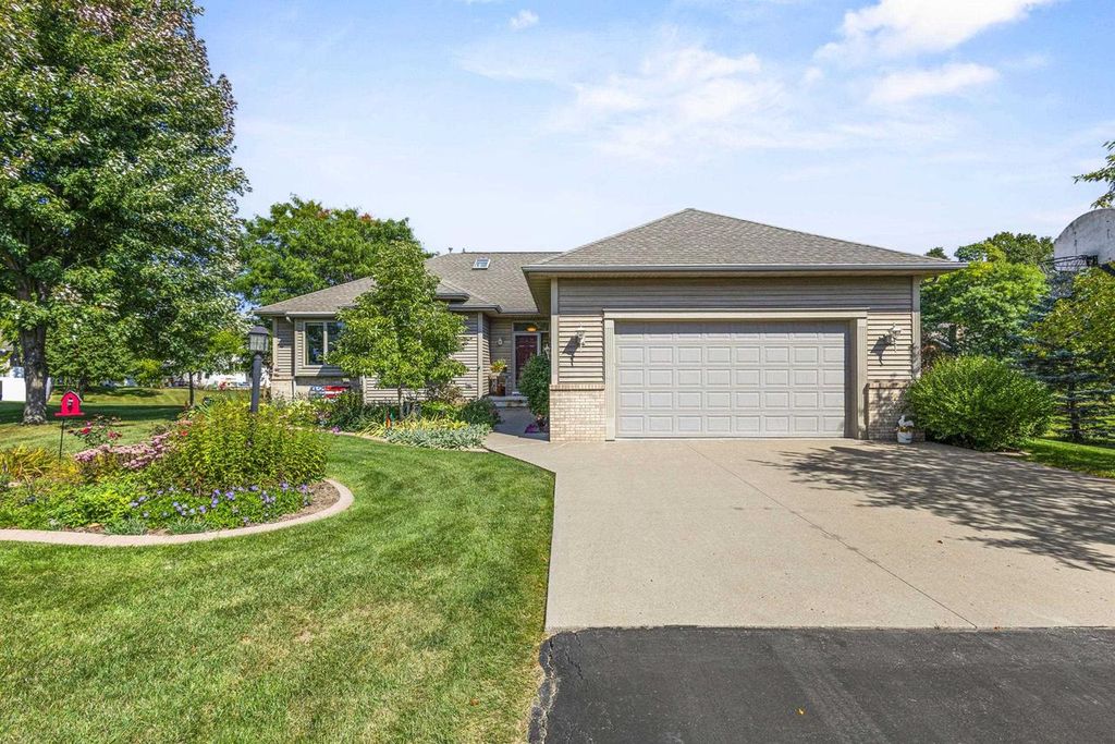 Photo of N350 Candlelite WAY, Appleton, WI 54915 (MLS # 50315367)