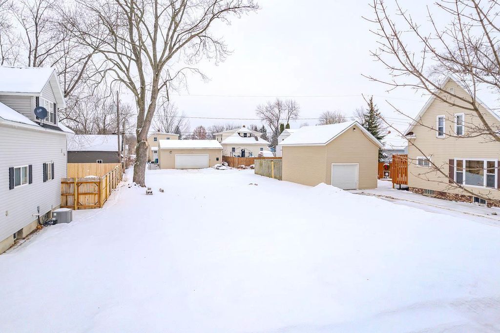 Photo of 1017 S 11th AVENUE, Wausau, WI 54401 (MLS # 22600039)