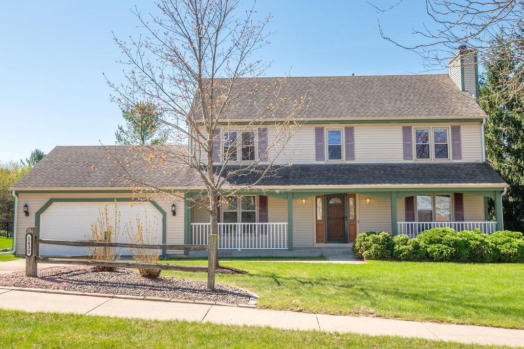 Photo of 1430 Sunnyridge ROAD, Pewaukee, WI 53072 (MLS # 1959127)
