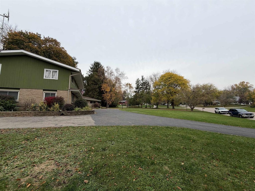 Photo of 715 N Marion AVENUE, Janesville, WI 53548 (MLS # 2035427)